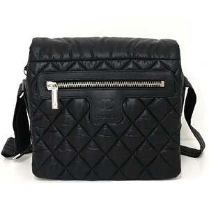 CHANEL Black Leather Shoulder Bag